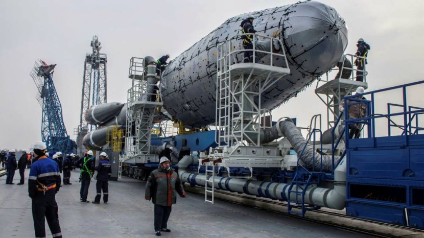 "يوتيلسات" تستثمر في انترنت الفضاء لمنافسة سبايس اكس