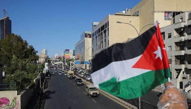 بعد انخفاض الإصابات بكورونا .. الأردن يلغي حظر التجول أيام الجمعة