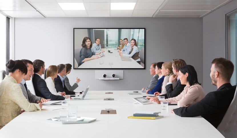 دراسة : أصوات النساء أقل كفاءة في مؤتمرات الفيديو