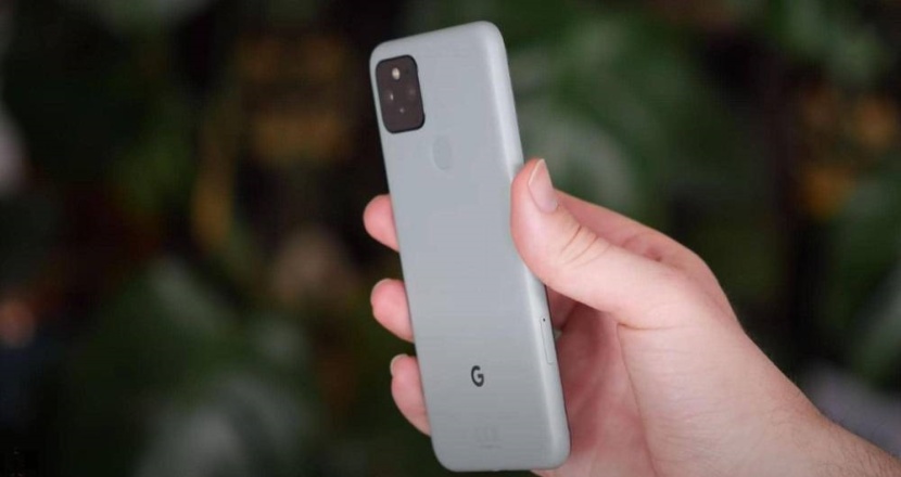 «جوجل» تكشف عن طريق الخطأ صورة لهاتفها الجديد