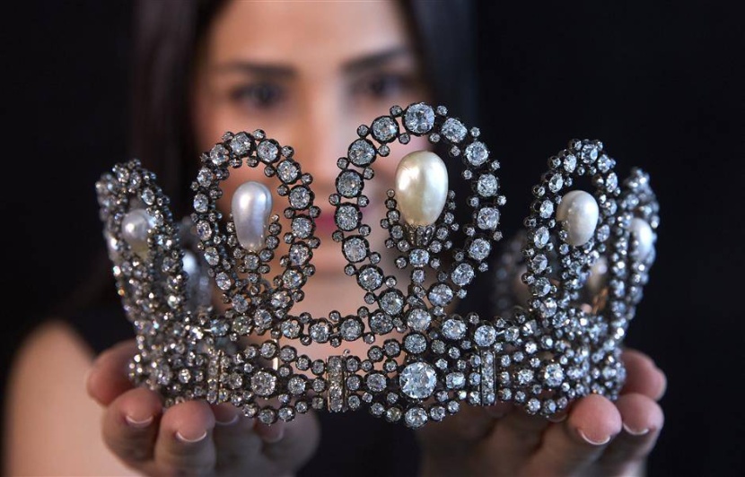 بيع تاج ملكي إيطالي بـ 1.6 مليون دولار