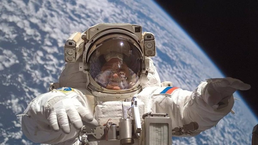 روسيا ترسل طاقما لإنجاز أول فيلم في الفضاء