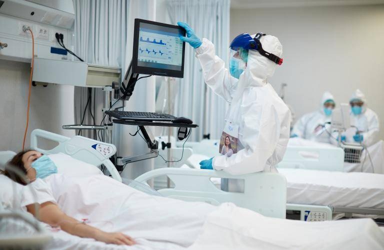 تطوير علاج يقتل 99.9 % من فيروسات كورونا في الرئتين