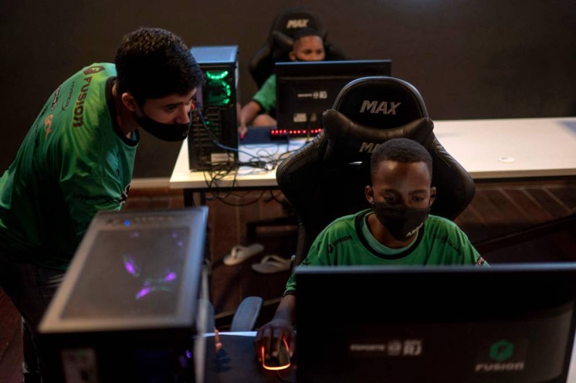 ألعاب الفيديو في أحياء البؤس البرازيلية .. مصدر للدخل ومتنفس للحياة