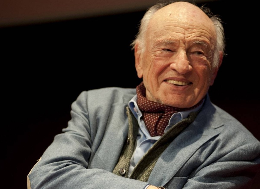 فيلسوف يصدر كتاب «دروس قرن من الحياة» مع بلوغه 100