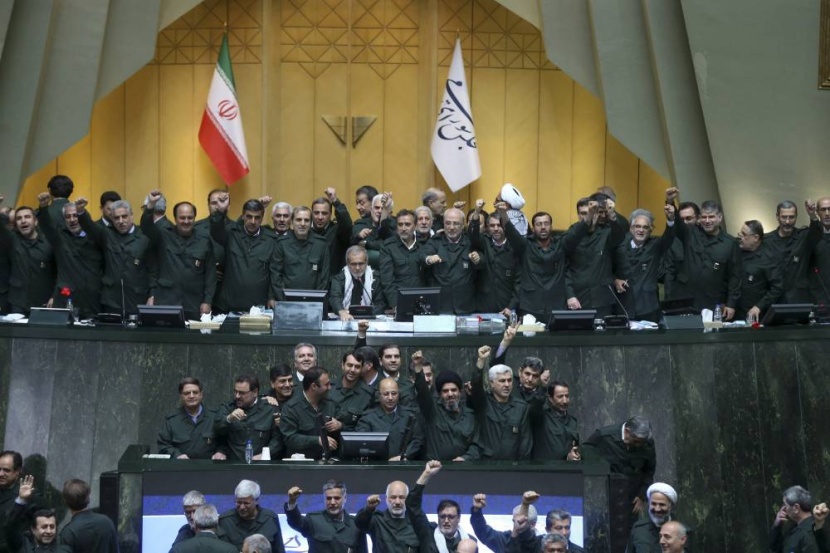 إيران .. تغييرات قيادية في الحرس الثوري تقابلها تسريبات حكومية