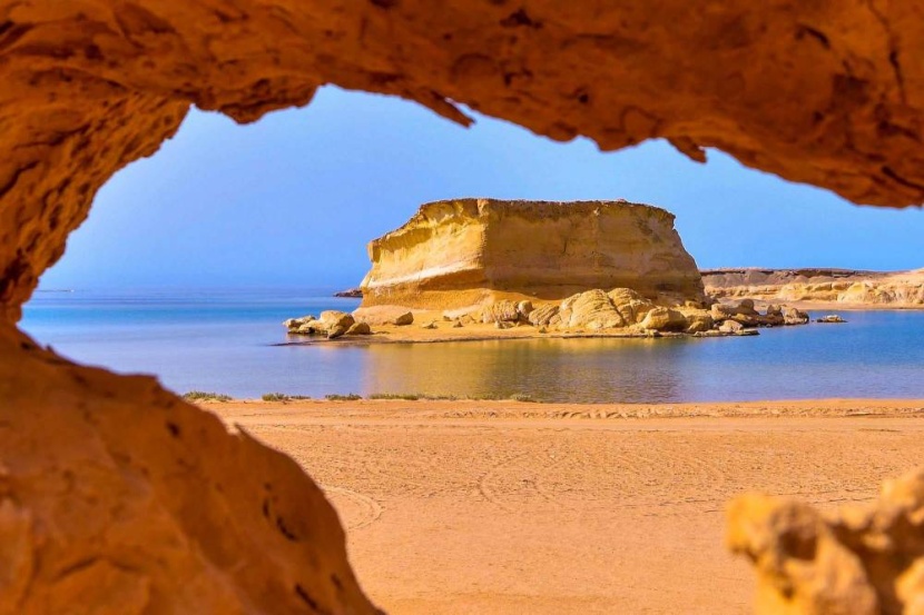 شاطئ «شرم الجزي» .. وجهة الباحثين عن الهدوء والراحة