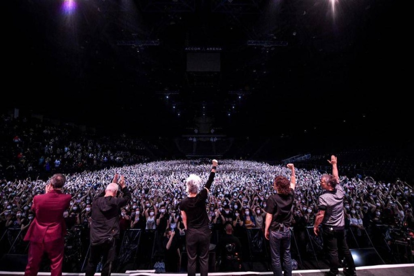 حفلة موسيقية مقابل 18 دولارا للملقحين و1000 لغيرهم