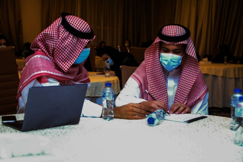 30 طالبا موهوبا ينثرون إبداعاتهم في مسابقة «آيسف» العالمية