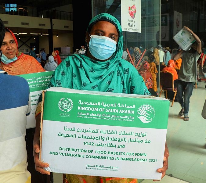  مركز الملك سلمان للإغاثة يوزع السلال الغذائية في بنغلاديش ويهدي كسوة عيد الفطر للأطفال الأيتام في لبنان