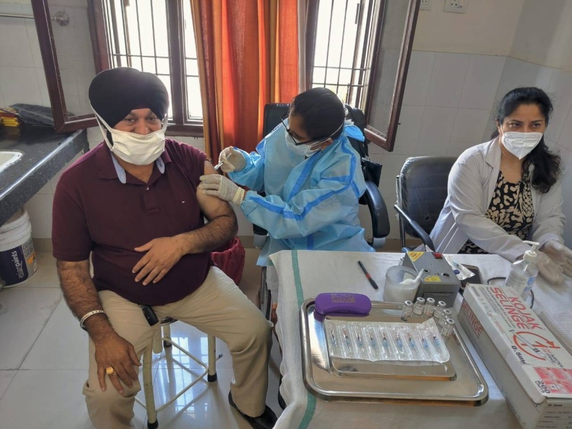 قطع شبكة الهاتف .. أحدث عقاب لرافضي اللقاح