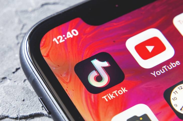 "تيك توك" و"يوتيوب" على رأس قائمة التطبيقات الأكثر استخداما من قبل الأطفال في السعودية