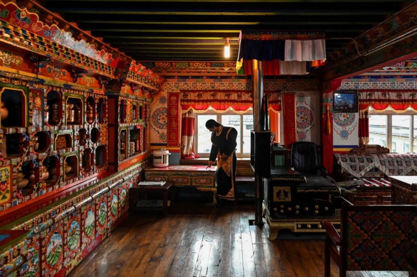 رعاة ومزارعو التيبت يتحولون إلى السياحة