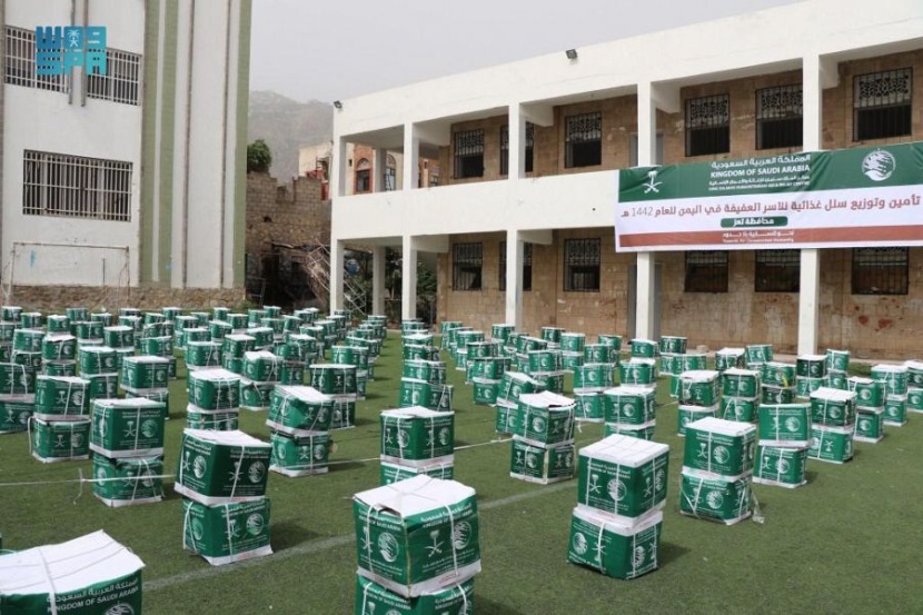 مركز الملك سلمان للإغاثة يوزع أكثر من 140 طنا من السلال الغذائية في تعز