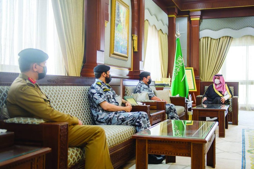 أمير المدينة المنورة يشيد بإعلان وزارة الحج والعمرة