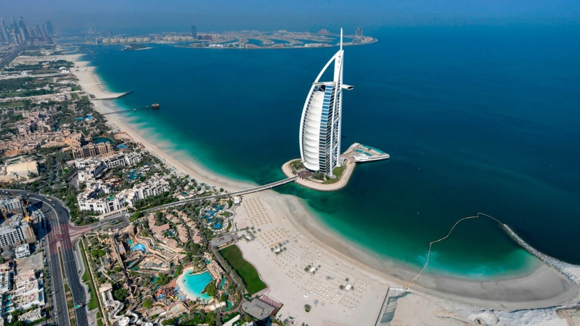 المركزي الإماراتي يتوقع نمو الناتج المحلي 2.4% بفعل تعافي البلاد من قيود الجائحة