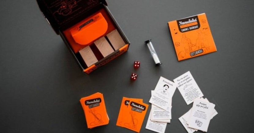 يونانيون يلجأون إلى لعبة ورق لإنقاذ لهجاتهم من الاندثار