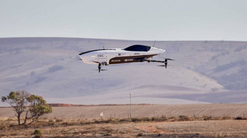 أول رحلة لطائرة سباق كهربائية