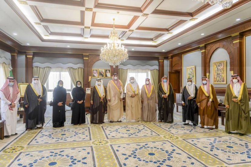 أمير المدينة يؤكد أهمية دور الغرف التجارية والصناعية في التنمية