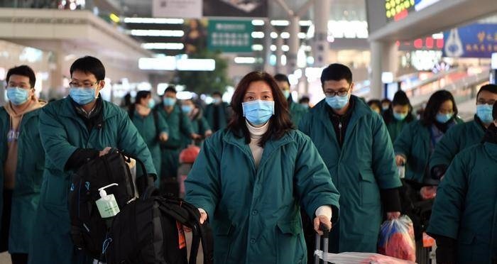 علماء الأوبئة يحولون تركيزهم إلى كيفية التعايش مع كورونا