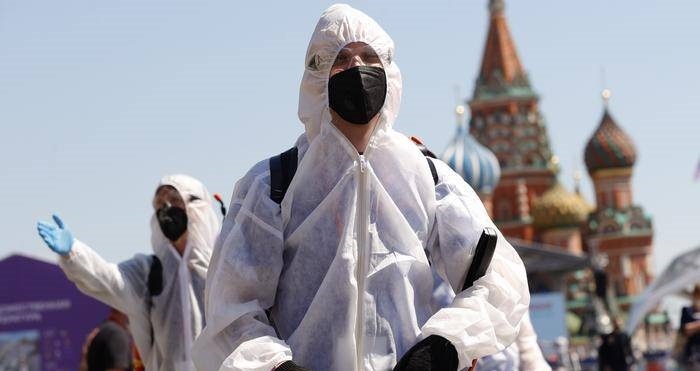 متحورة دلتا تنهش موسكو وتعيق رفع القيود في العالم