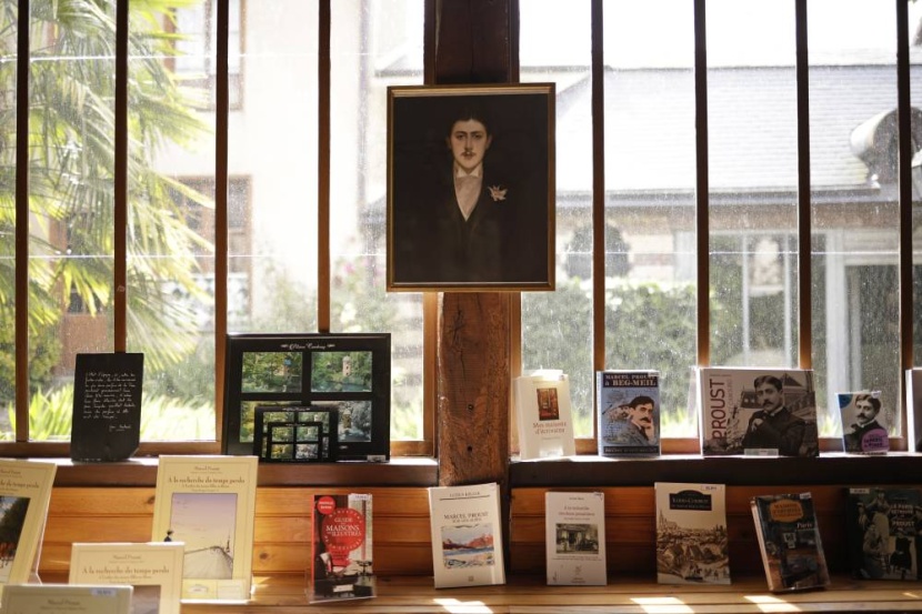 مارسيل بروست .. روائي يثير اهتمام الباحثين رغم رحيله