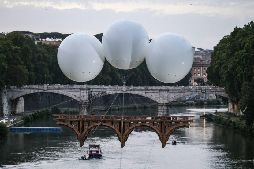 تصميم جسر كرتوني يربط بين حدائق فارنيزينا وقصر فارنيزي