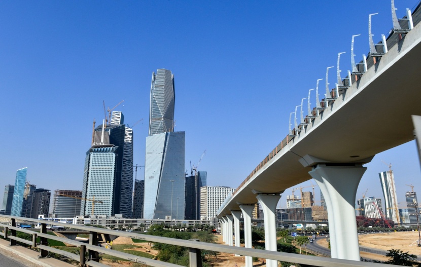 "فيتش": نظرة مستقبلية مستقرة للاقتصاد السعودي .. يعود للنمو وأصول سيادية قوية