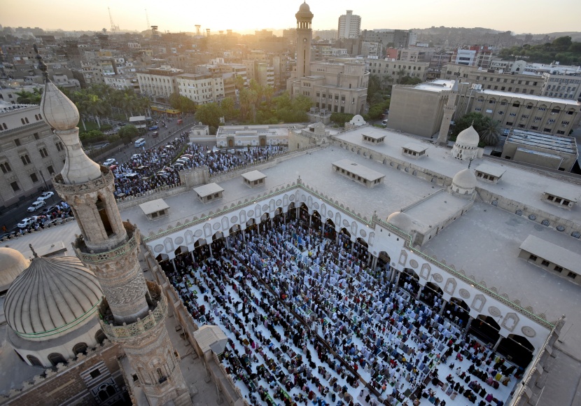 المصلون يؤدون صلاة عيد الأضحى في مختلف أنحاء العالم