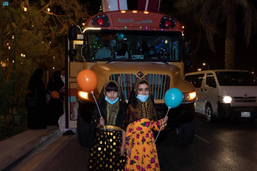حافلتان للفرح تنشران البهجة في عيد الدرعية