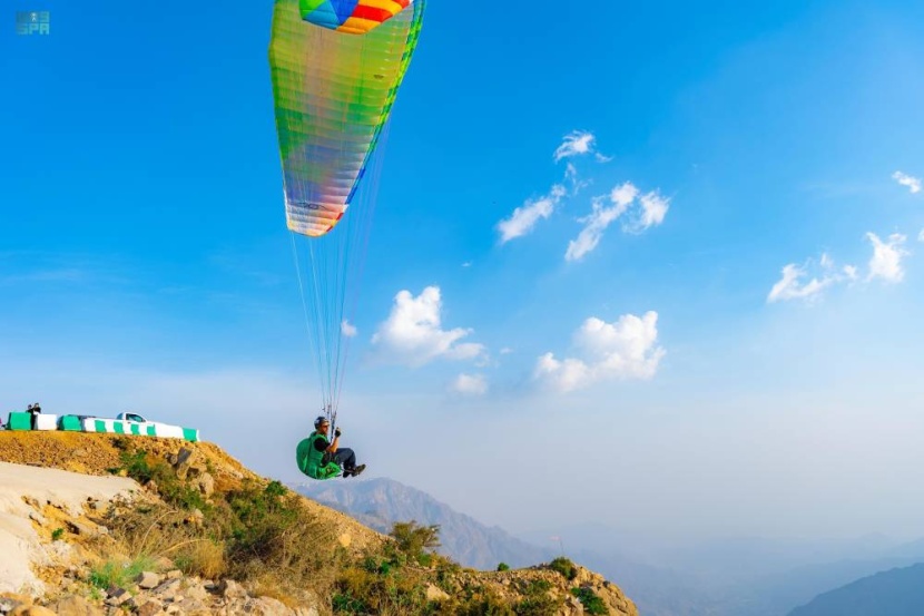 جارة السحاب .. الباحة تصنع لوحة فنية في «صيف السعودية»