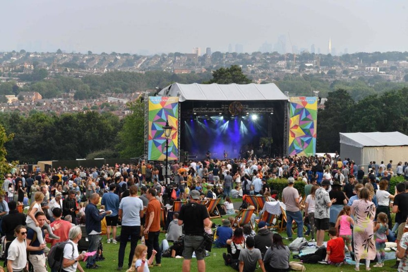 "كاليدوسكوب" يعيد إلى سكان لندن طعم الحفلات الحية