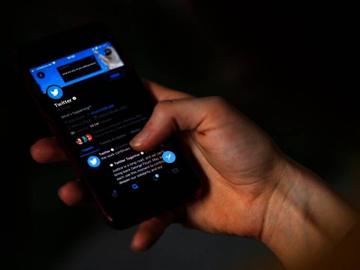 «تويتر» تطلق خدمة التسوق المباشر عبر شبكتها