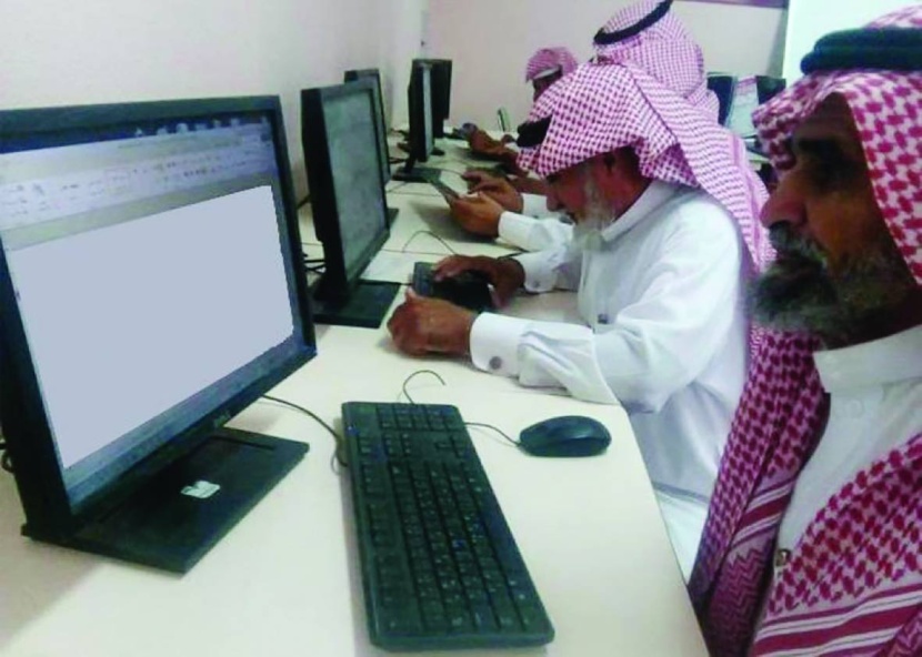 لتطوير مهاراتهم الحياتية .. حملات صيفية تثقيفية لكبار السن