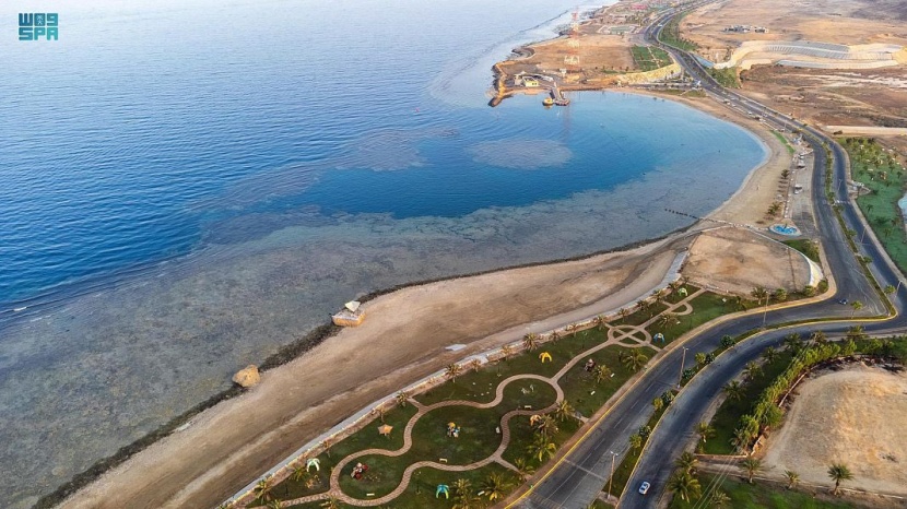 سواحل الوجه.. عناق الجمال بين البر والبحر  