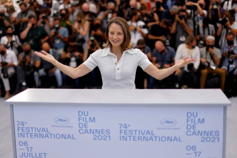 في مهرجان كان .. شعور بيضاء على السجادة الحمراء