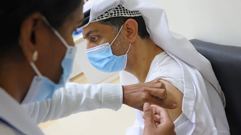 الإمارات: 72% من السكان حصلوا على جرعتي التطعيم  