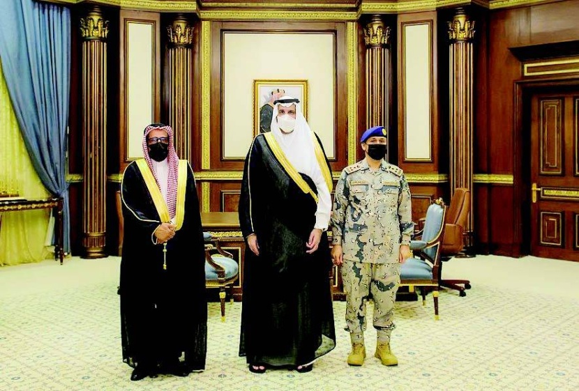 أمير المدينة المنورة يستقبل قائدي حرس الحدود السابق والحالي