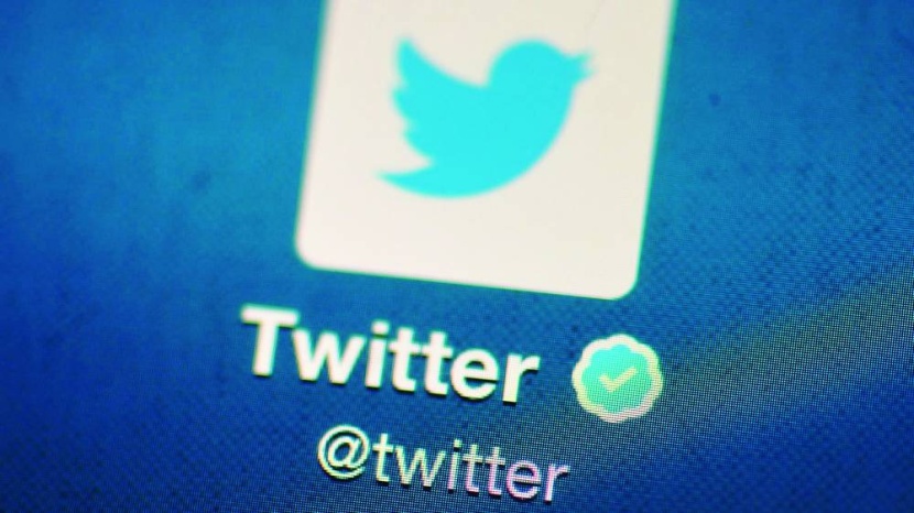 «تويتر» توقف توثيق حسابات المستخدمين