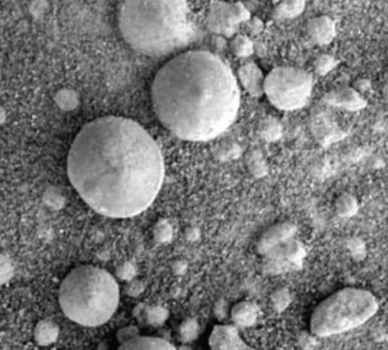 أحجار أثرية تكشف وجود الماء على المريخ