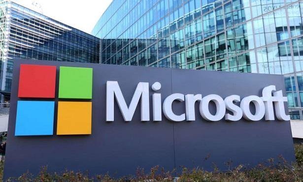 «مايكروسوفت» تبلغ آلاف الشركات بثغرة في نظامها