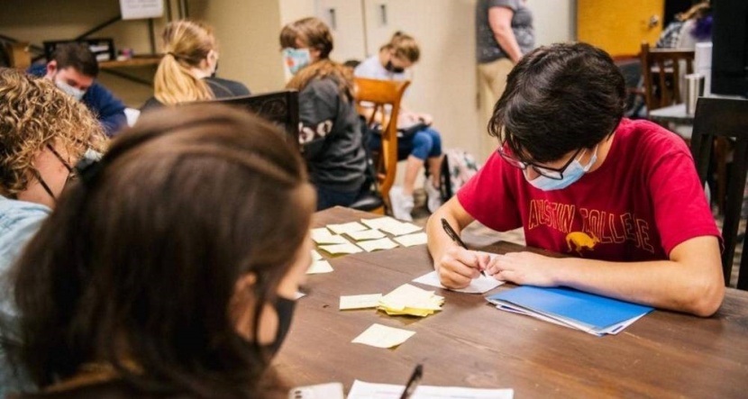 أمريكا: مدرس غير ملقح ينقل عدوى كورونا إلى 18 تلميذا