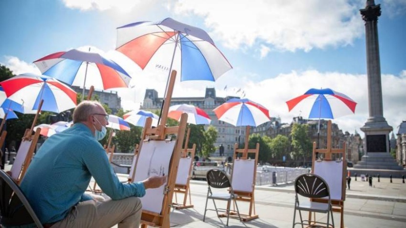 «إنسايد أوت» متعة فنية بصرية للعابرين وسط لندن