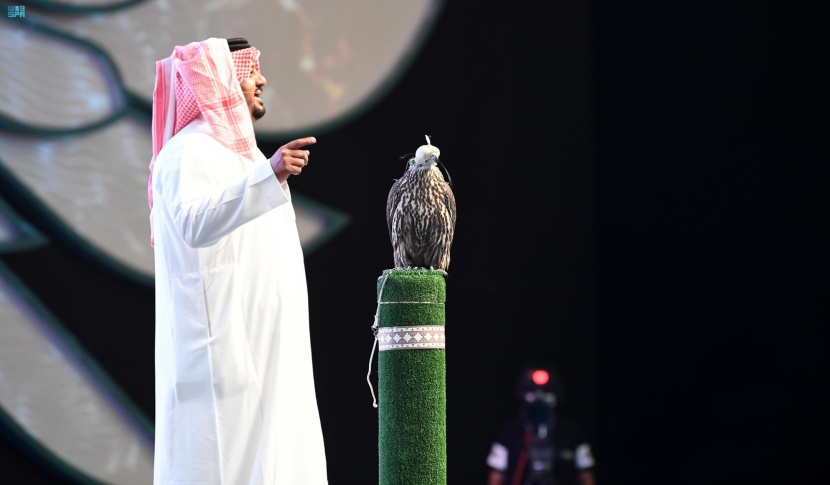 مبيعات المزاد الدولي لمزارع إنتاج الصقور تتجاوز 221 ألف ريال في اليوم الأول