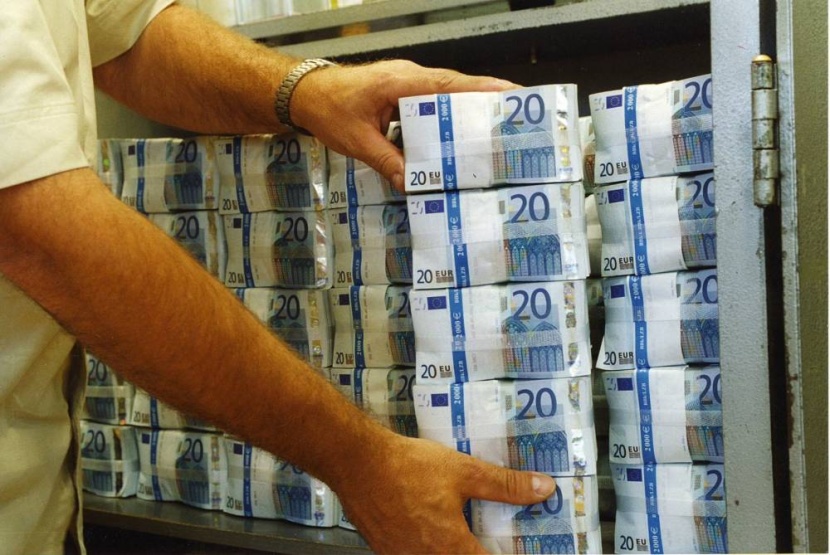 مخاوف من إنهاء المساعدات الأوروبية في مواجهة كورونا.. .. ارتفاع حالات الإفلاس والبطالة