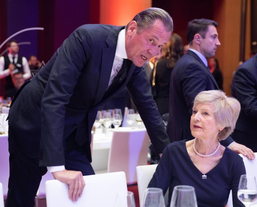 "أكسل سبرينجر" تكشف نواياها في عالم النشر الرقمي