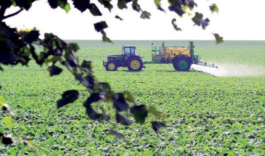 بسبب مبيد الحشائش.. "سينجينتا" و"شيفرون" تواجهان دعاوى تعويض بمليارات الدولارات