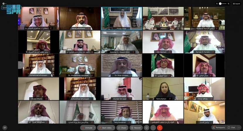 أمير المدينة يرأس الجلسة الأولى لمجلس المنطقة في دورته الثالثة