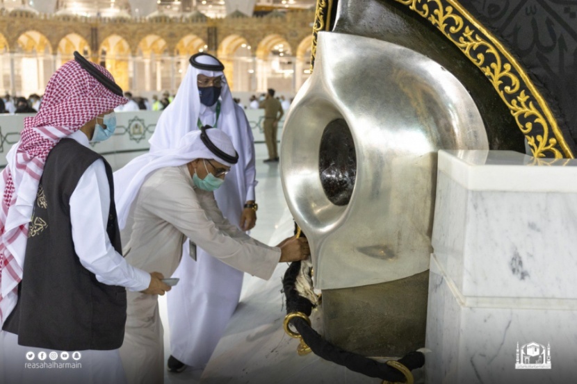 عبر كوادر وطنية .. صيانة الكينار الخاص للحجر الأسود المعمول بسلك الفضة المطلي بماء الذهب
