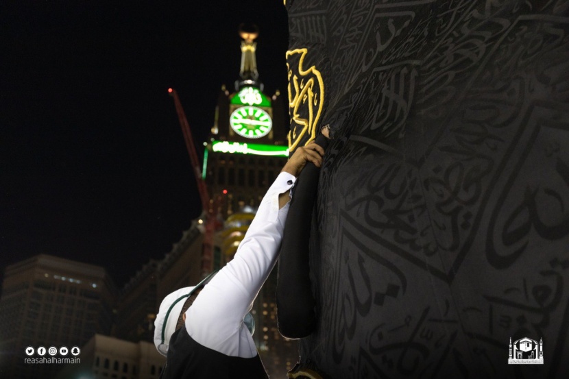 عبر كوادر وطنية .. صيانة الكينار الخاص للحجر الأسود المعمول بسلك الفضة المطلي بماء الذهب